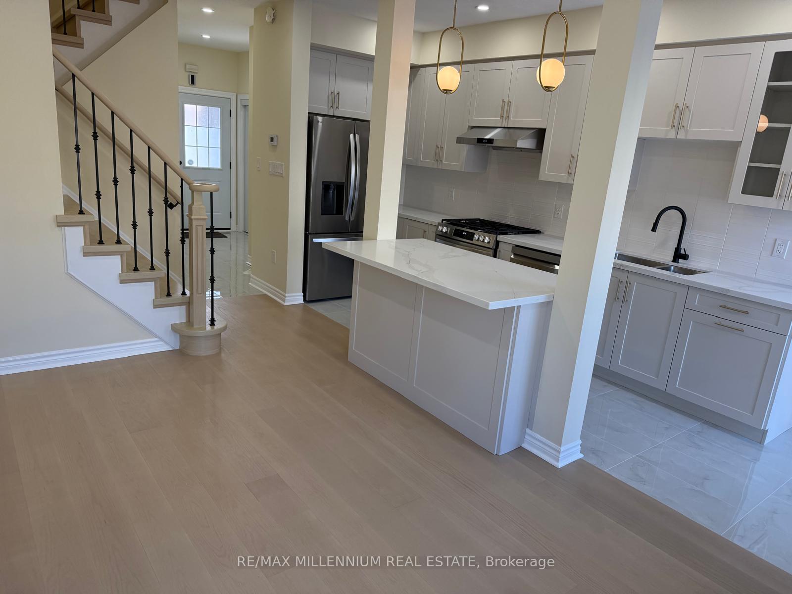 Photo 7 of 110 Stanley Street, Barrie, 400 North — HOMEH
