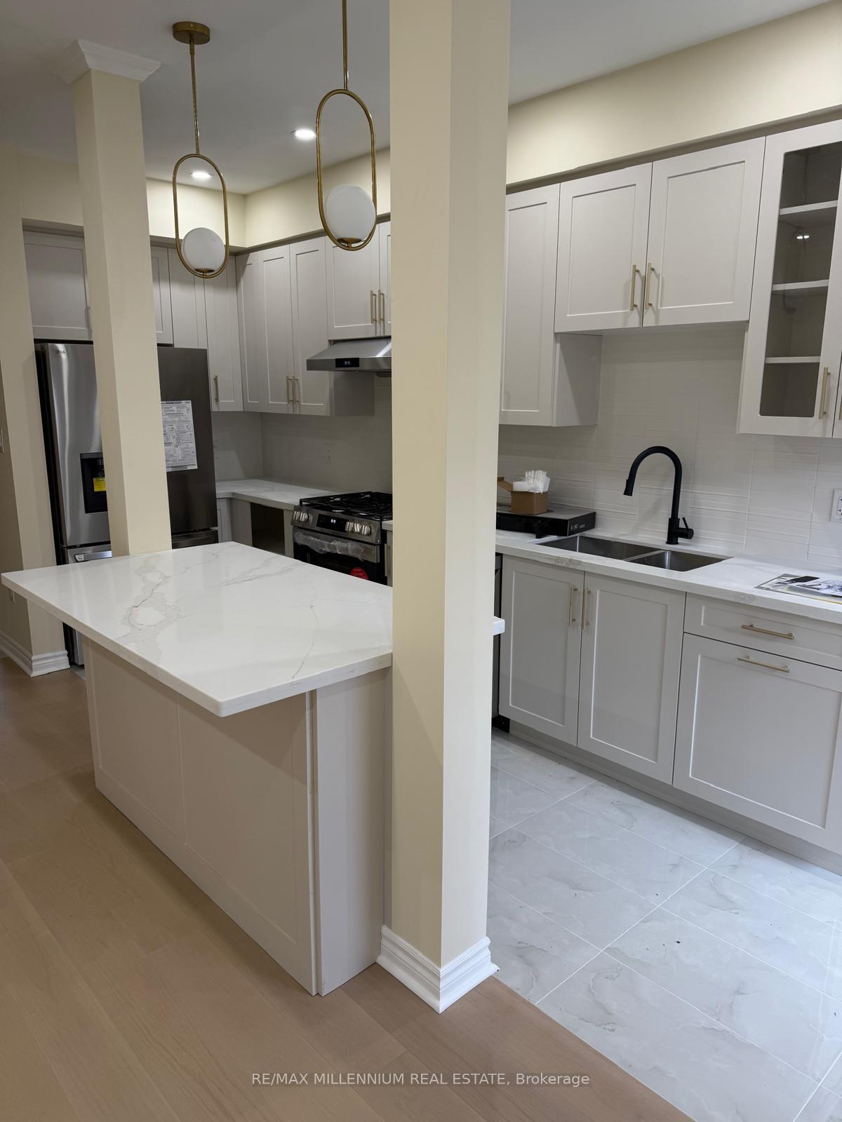 Photo 8 of 110 Stanley Street, Barrie, 400 North — HOMEH