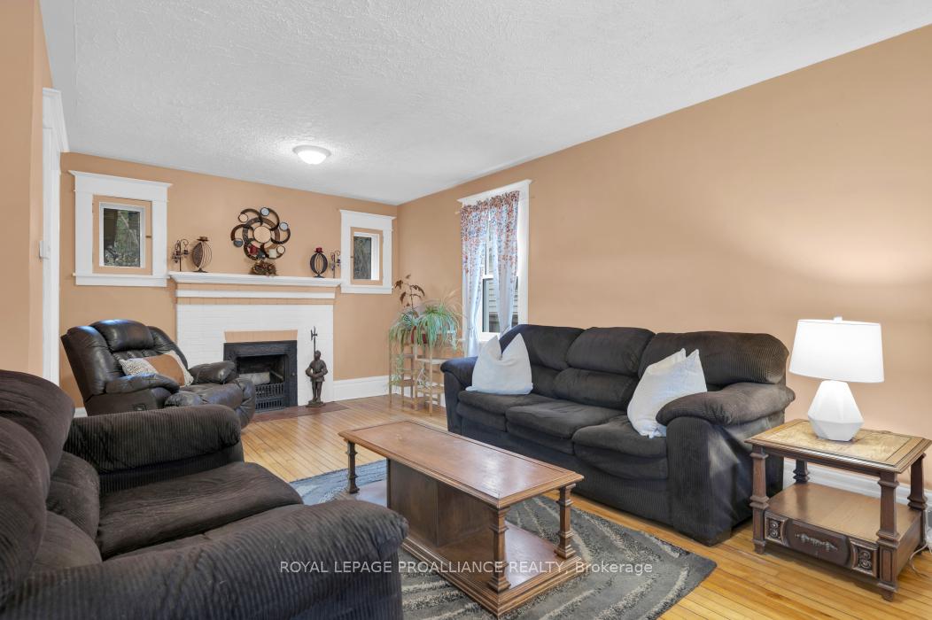 Photo 7 of 30 Cedar Street, Belleville, Belleville Ward — HOMEH