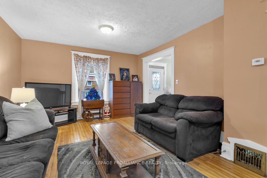 Photo 10 of 30 Cedar Street, Belleville, Belleville Ward — HOMEH