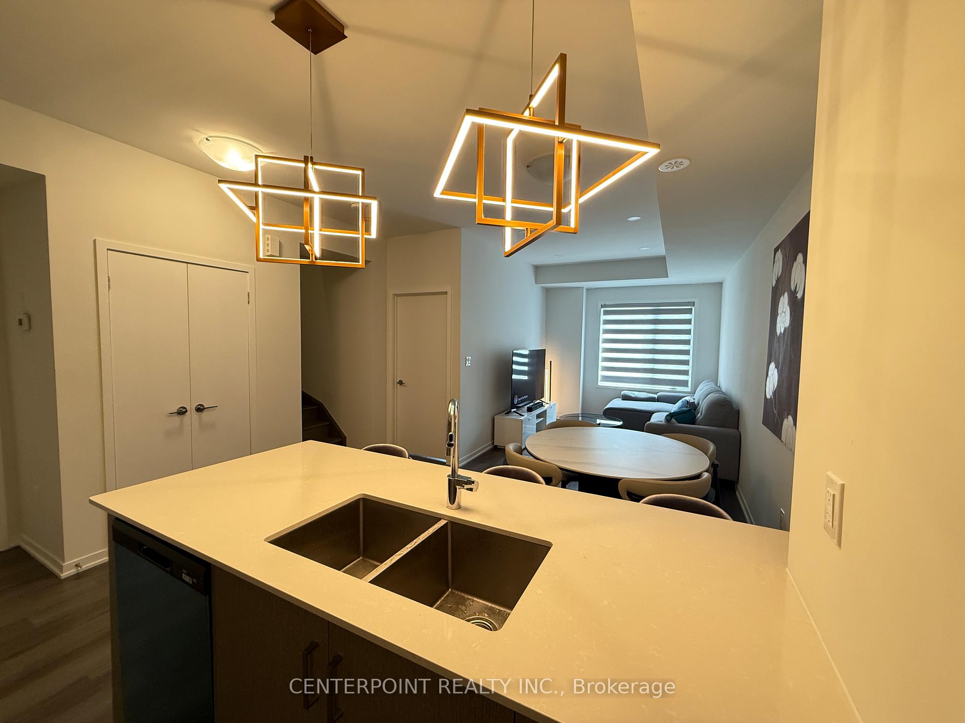 Photo 5 of Unit TH206, 141 Honeycrisp Crescent, Vaughan, Vaughan Corporate Centre — HOMEH