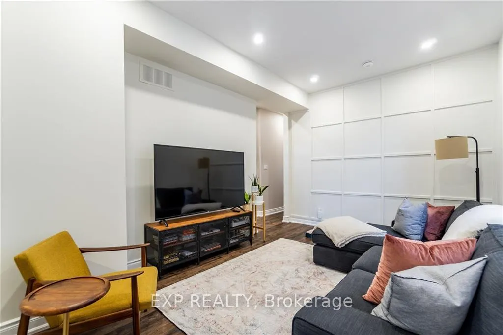 Front of Unit Main, 163 Wentworth Street N