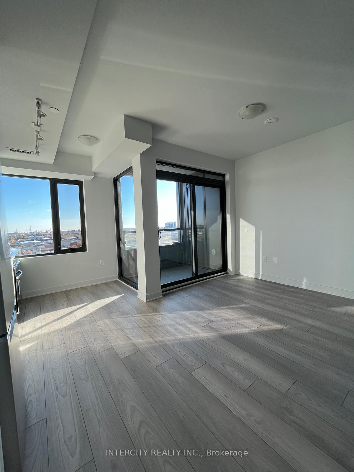 Photo 2 of Unit 909, 2920 highway 7 Road, Vaughan, Concord — HOMEH