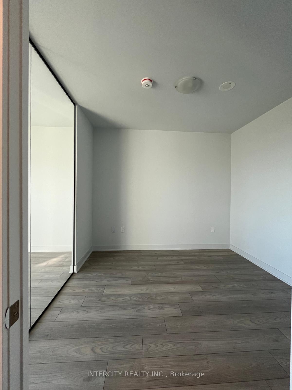 Photo 8 of Unit 909, 2920 highway 7 Road, Vaughan, Concord — HOMEH