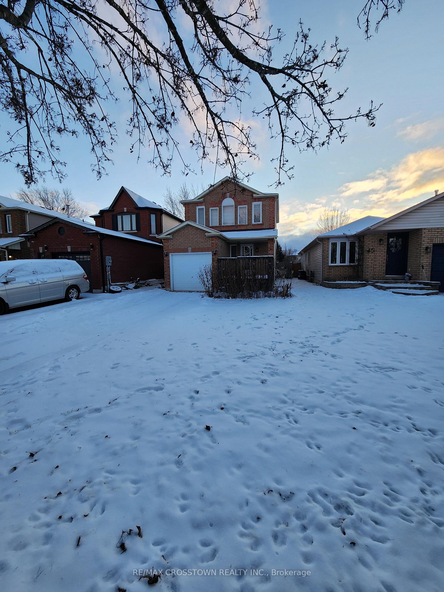 Photo 2 of 43 Laidlaw Drive, Barrie, Sunnidale — HOMEH