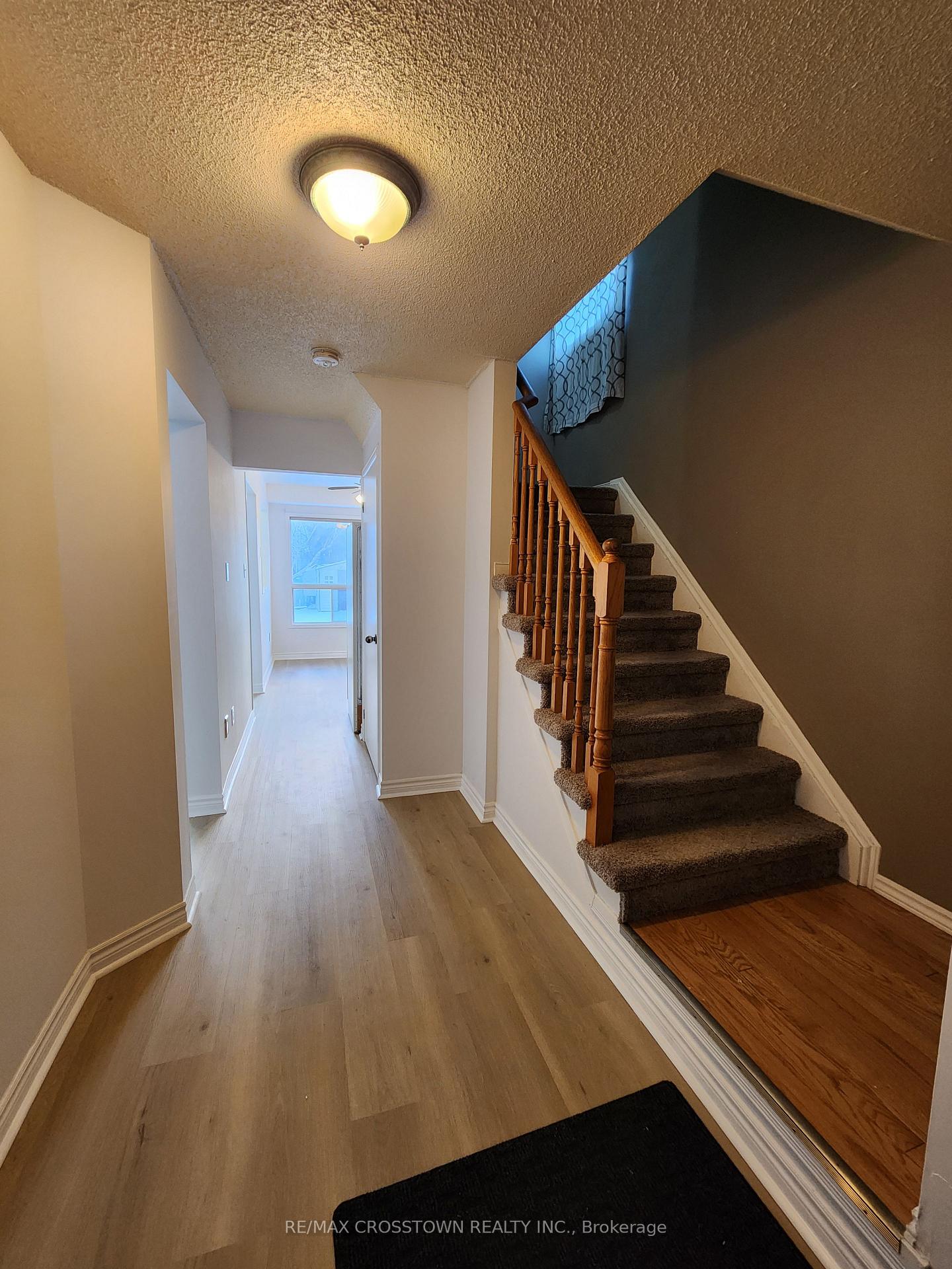 Photo 4 of 43 Laidlaw Drive, Barrie, Sunnidale — HOMEH
