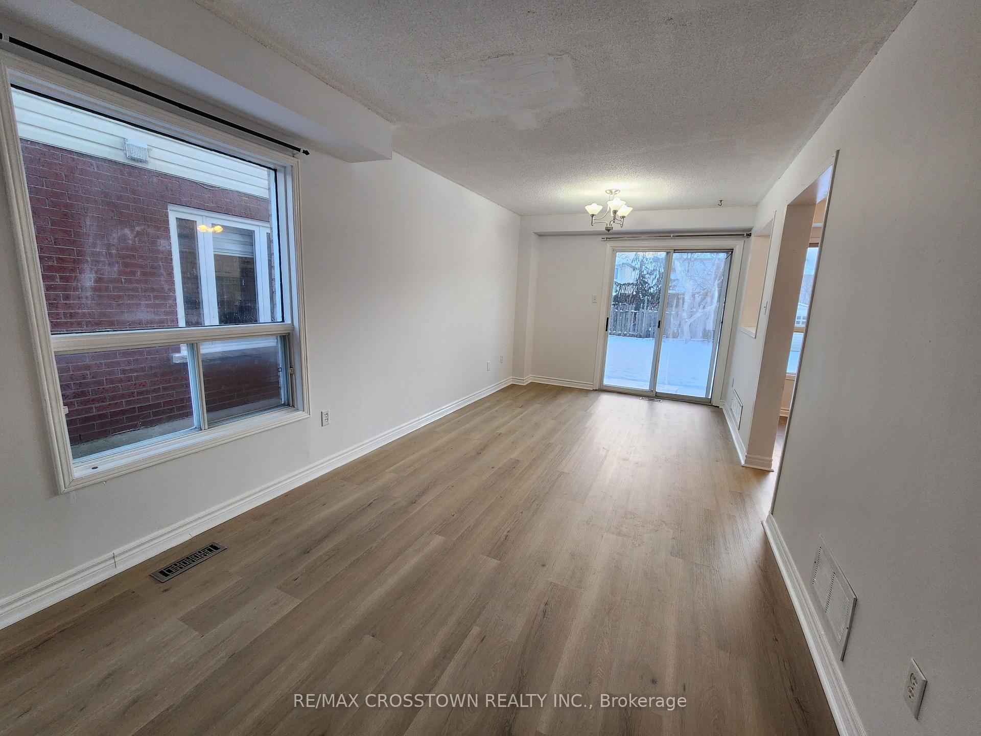 Photo 5 of 43 Laidlaw Drive, Barrie, Sunnidale — HOMEH