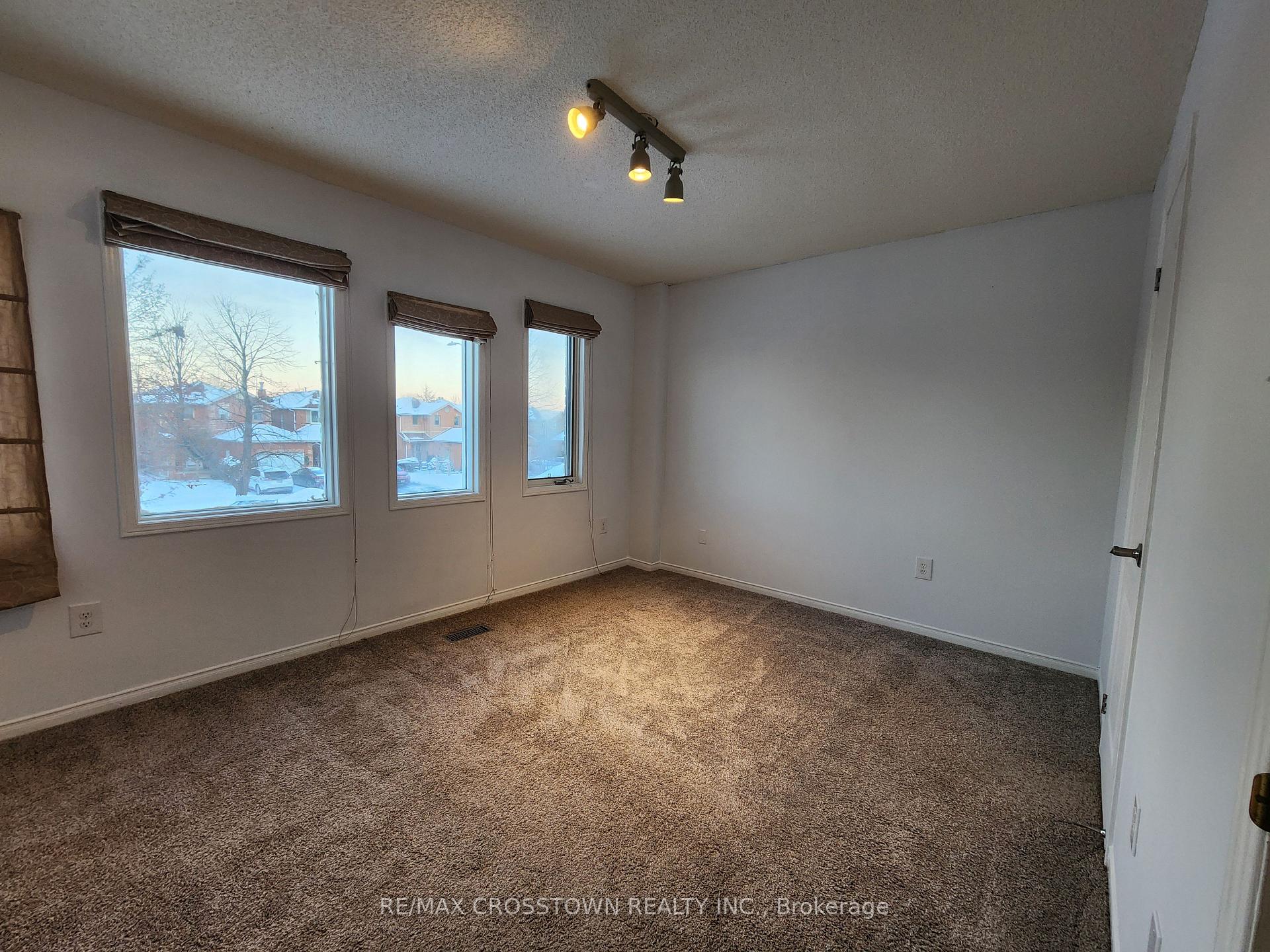 Photo 10 of 43 Laidlaw Drive, Barrie, Sunnidale — HOMEH