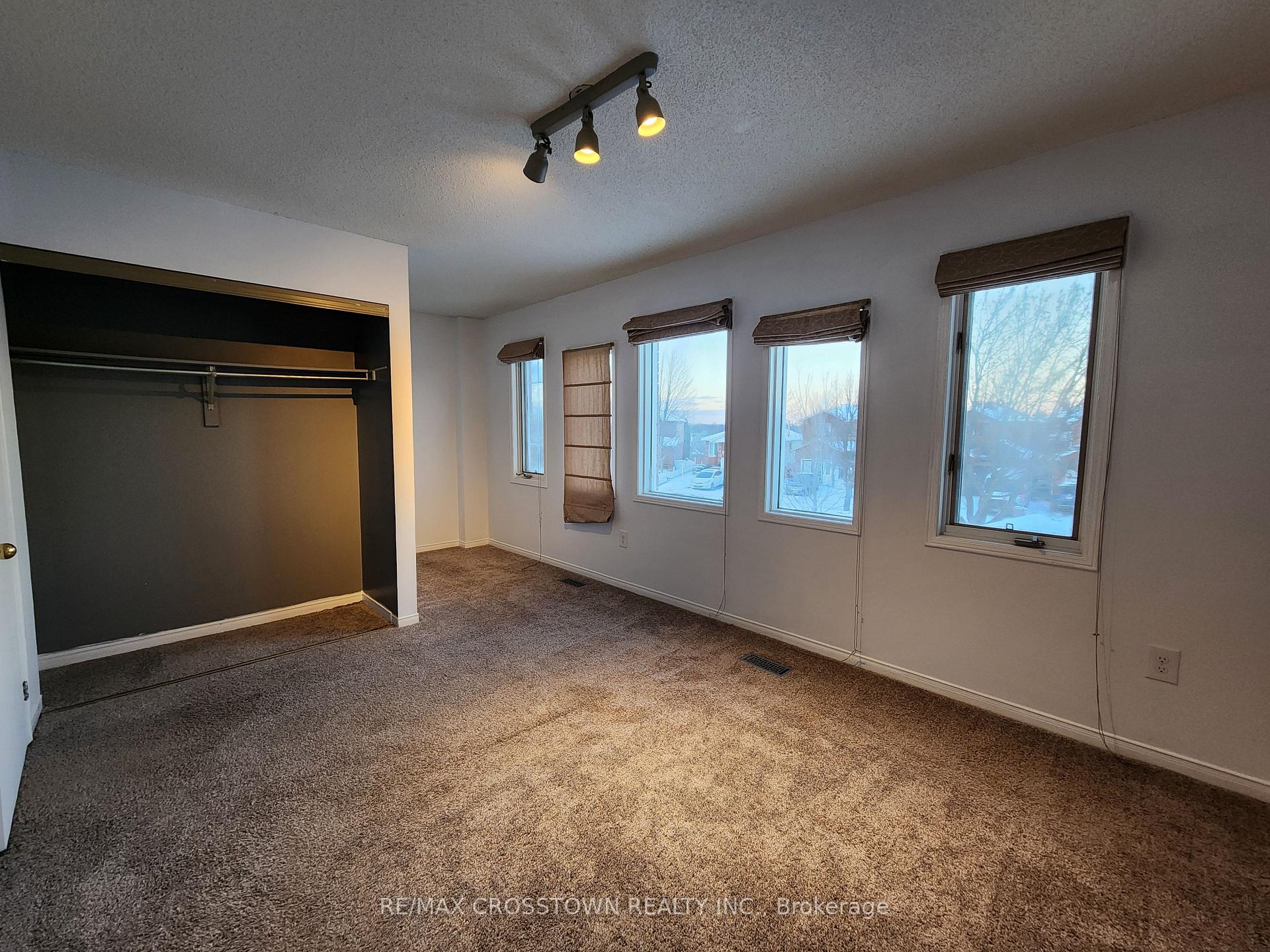 Photo 11 of 43 Laidlaw Drive, Barrie, Sunnidale — HOMEH