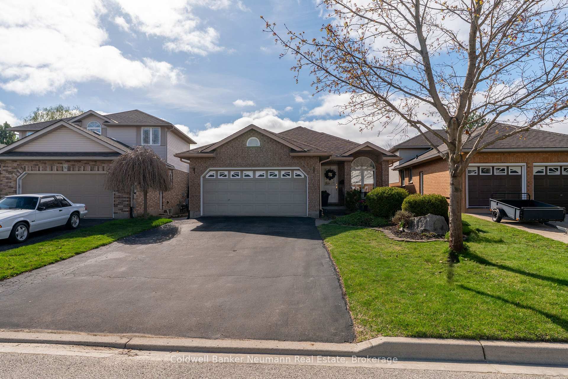 Photo 1 of 38 Carroll Crescent, Guelph, Clairfields/Hanlon Business Park — HOMEH