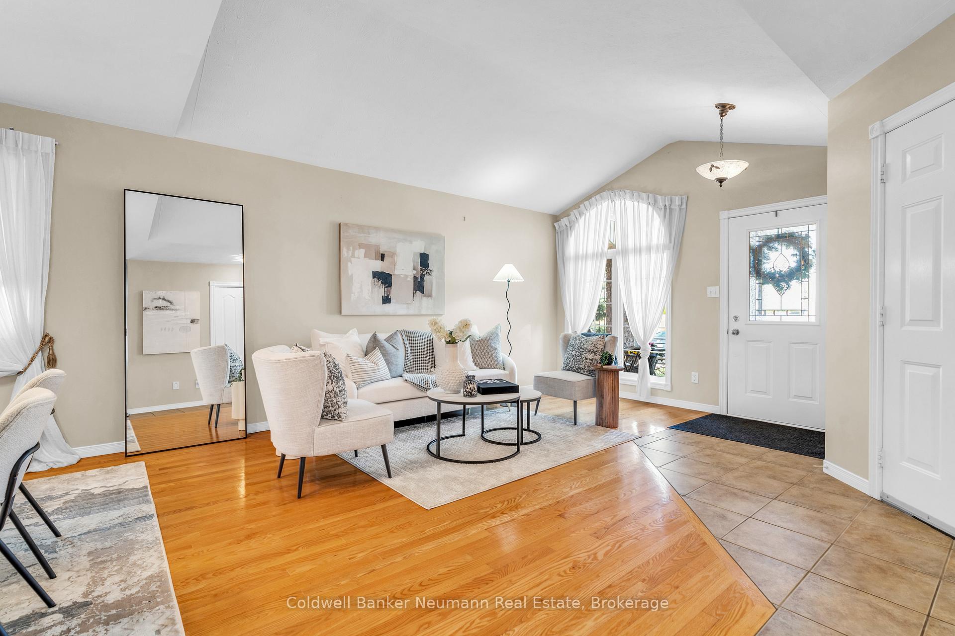 Photo 5 of 38 Carroll Crescent, Guelph, Clairfields/Hanlon Business Park — HOMEH
