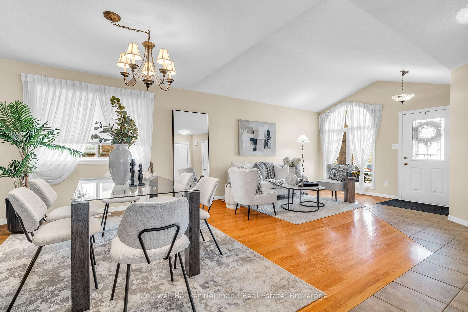 Photo 7 of 38 Carroll Crescent, Guelph, Clairfields/Hanlon Business Park — HOMEH