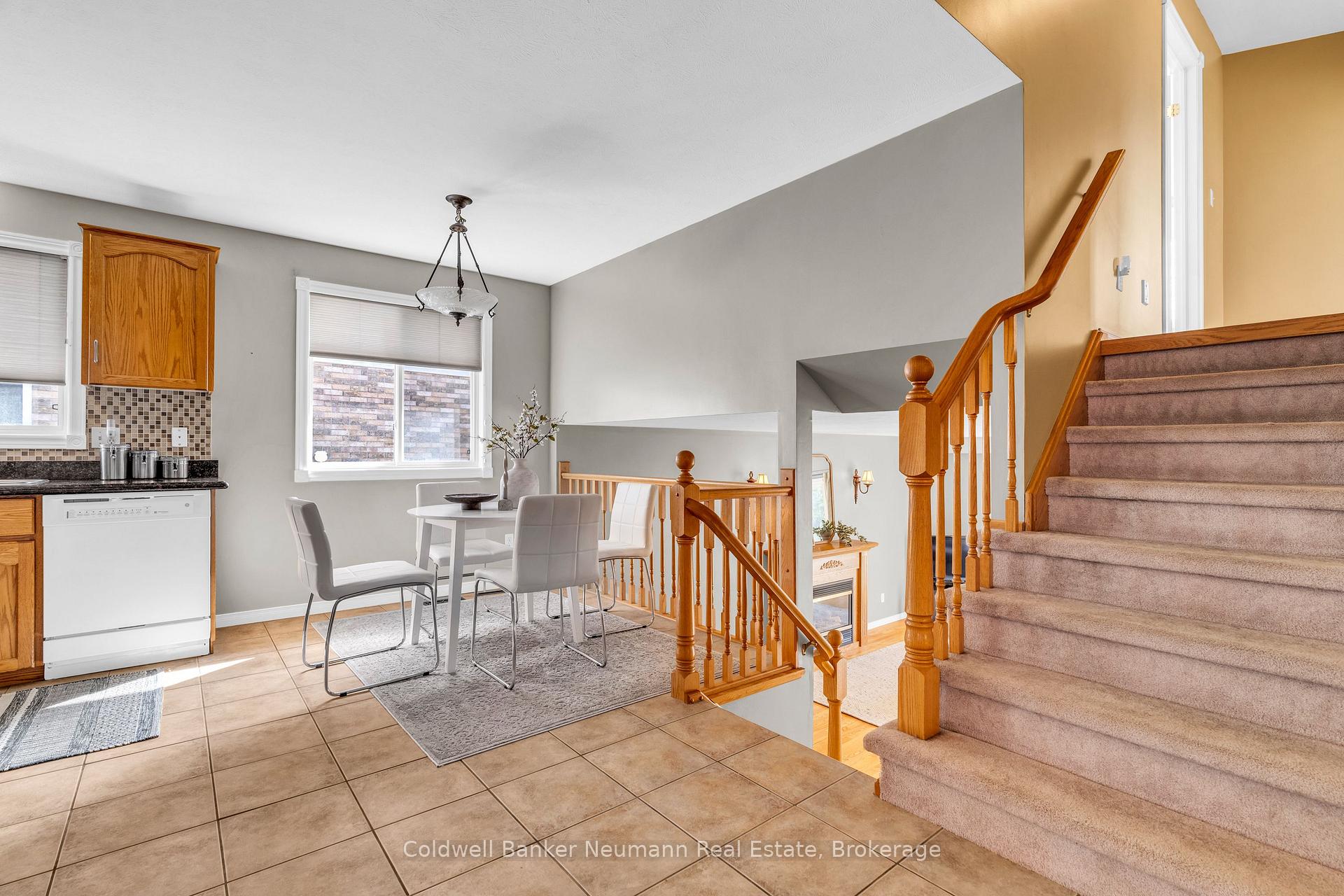 Photo 8 of 38 Carroll Crescent, Guelph, Clairfields/Hanlon Business Park — HOMEH