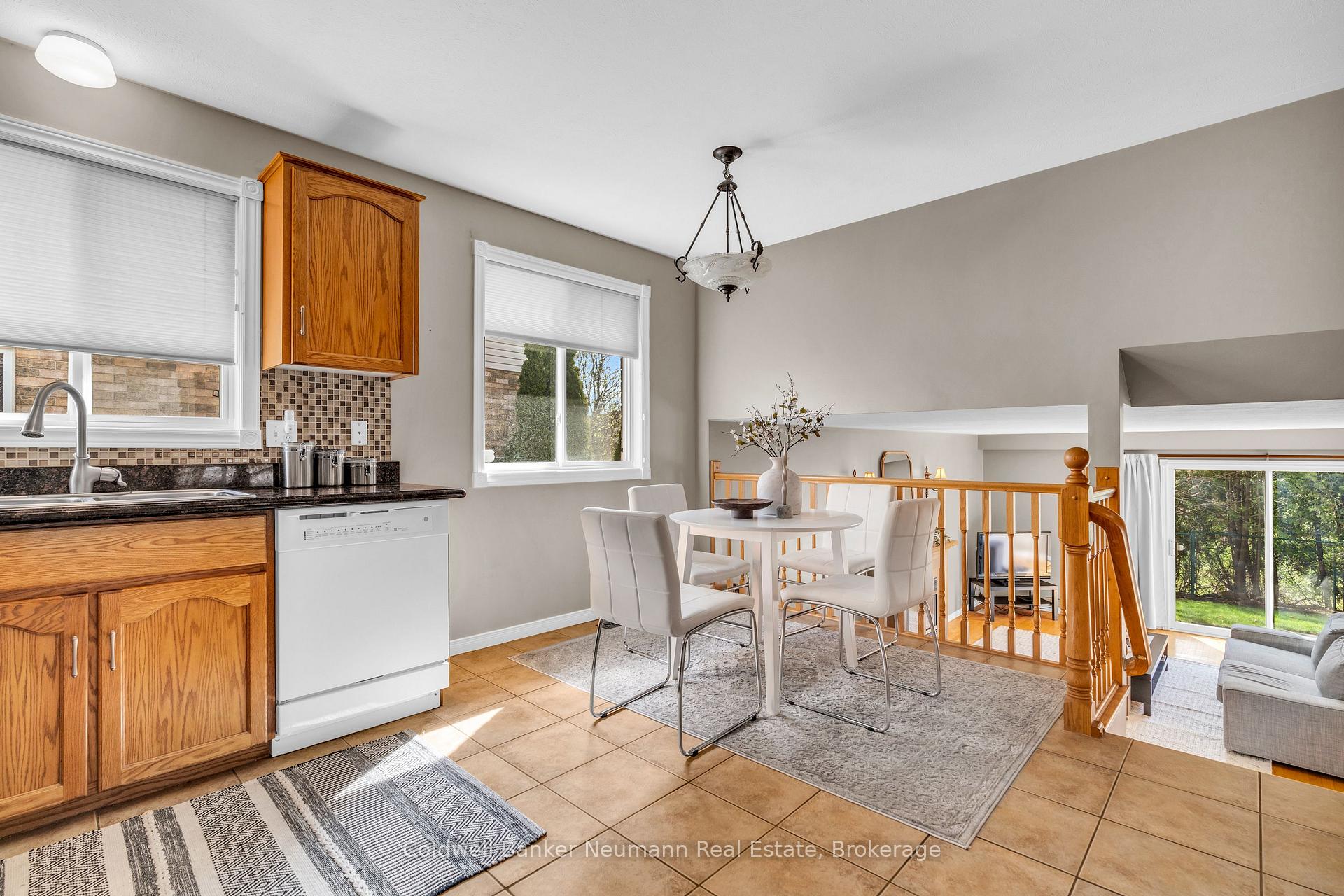 Photo 10 of 38 Carroll Crescent, Guelph, Clairfields/Hanlon Business Park — HOMEH