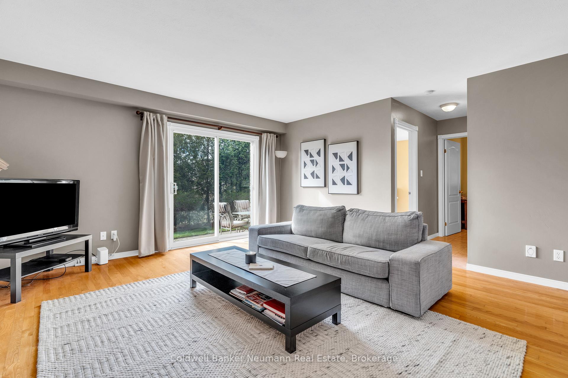 Photo 13 of 38 Carroll Crescent, Guelph, Clairfields/Hanlon Business Park — HOMEH