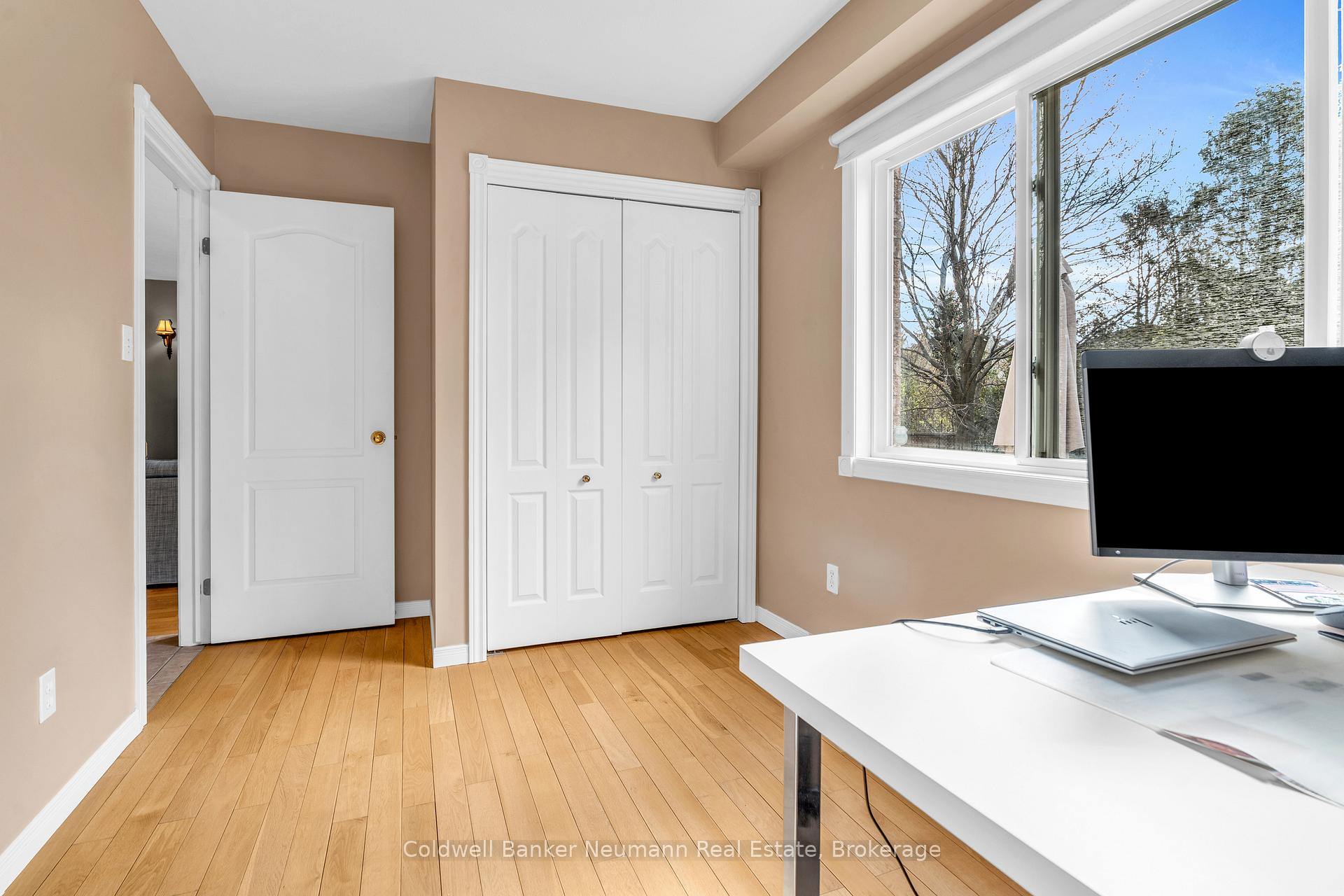 Photo 14 of 38 Carroll Crescent, Guelph, Clairfields/Hanlon Business Park — HOMEH