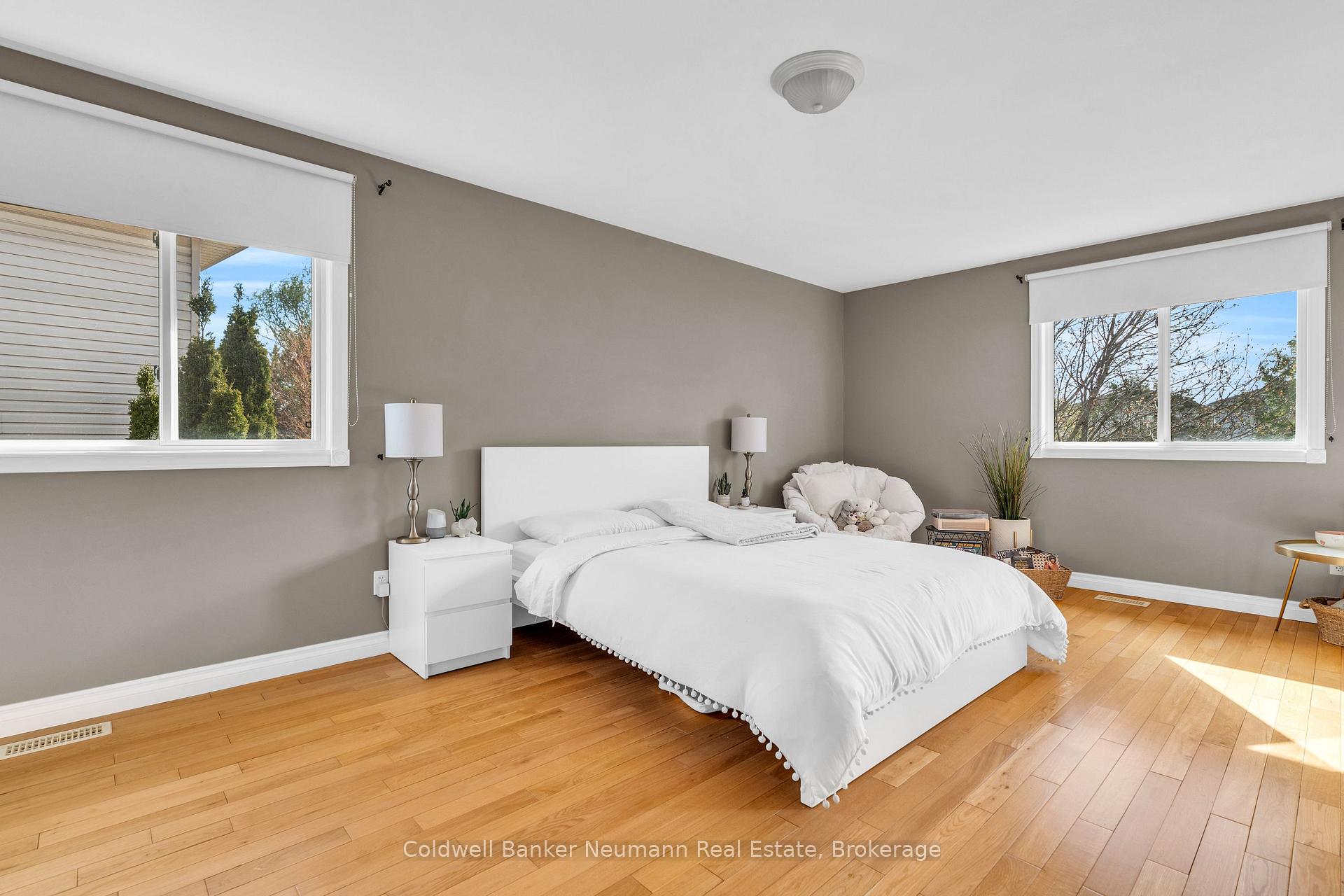 Photo 16 of 38 Carroll Crescent, Guelph, Clairfields/Hanlon Business Park — HOMEH