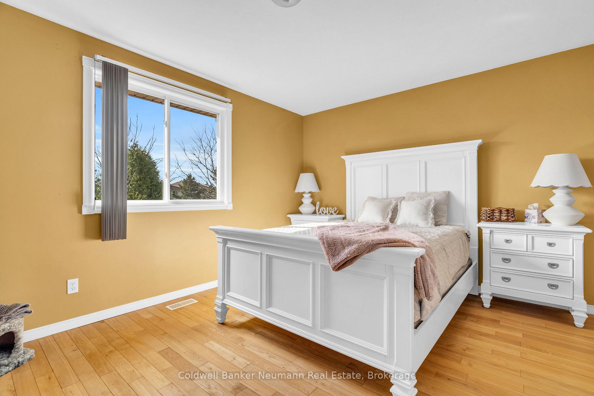 Photo 17 of 38 Carroll Crescent, Guelph, Clairfields/Hanlon Business Park — HOMEH