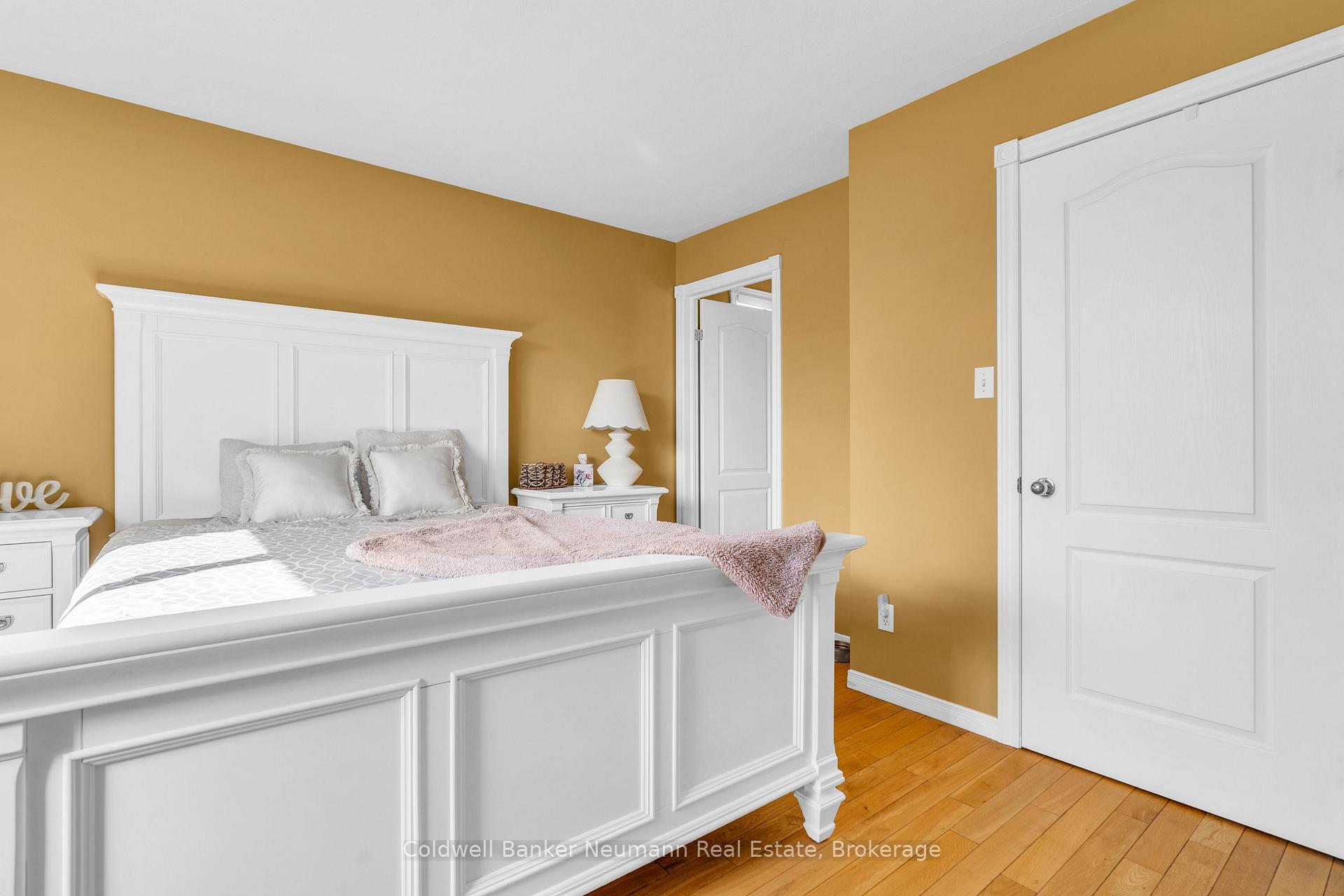 Photo 18 of 38 Carroll Crescent, Guelph, Clairfields/Hanlon Business Park — HOMEH