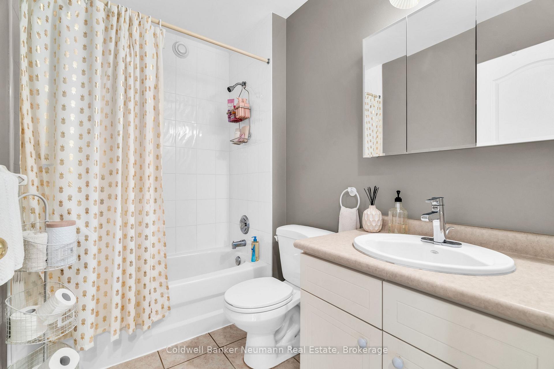 Photo 20 of 38 Carroll Crescent, Guelph, Clairfields/Hanlon Business Park — HOMEH