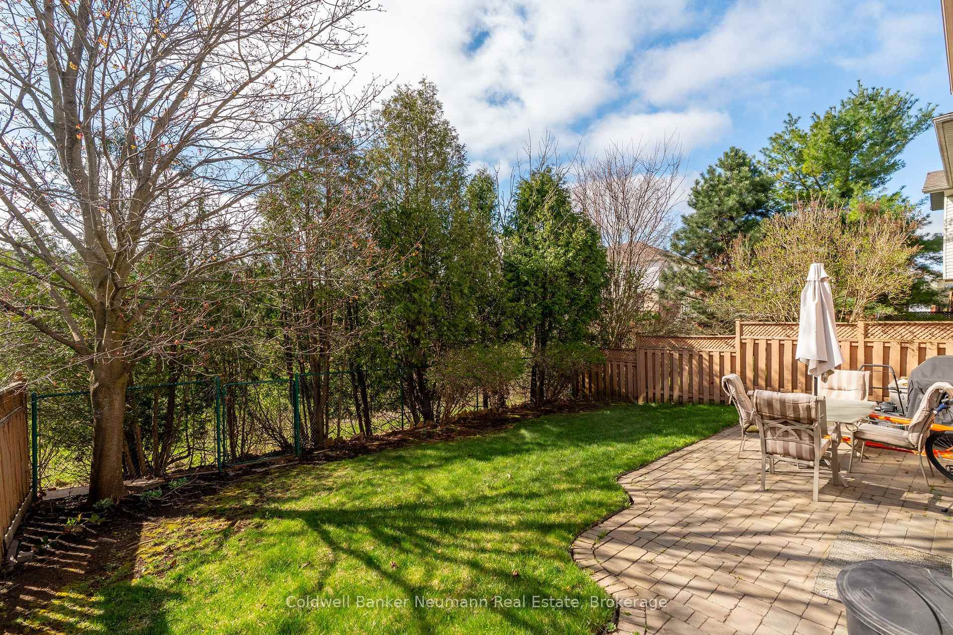 Photo 21 of 38 Carroll Crescent, Guelph, Clairfields/Hanlon Business Park — HOMEH