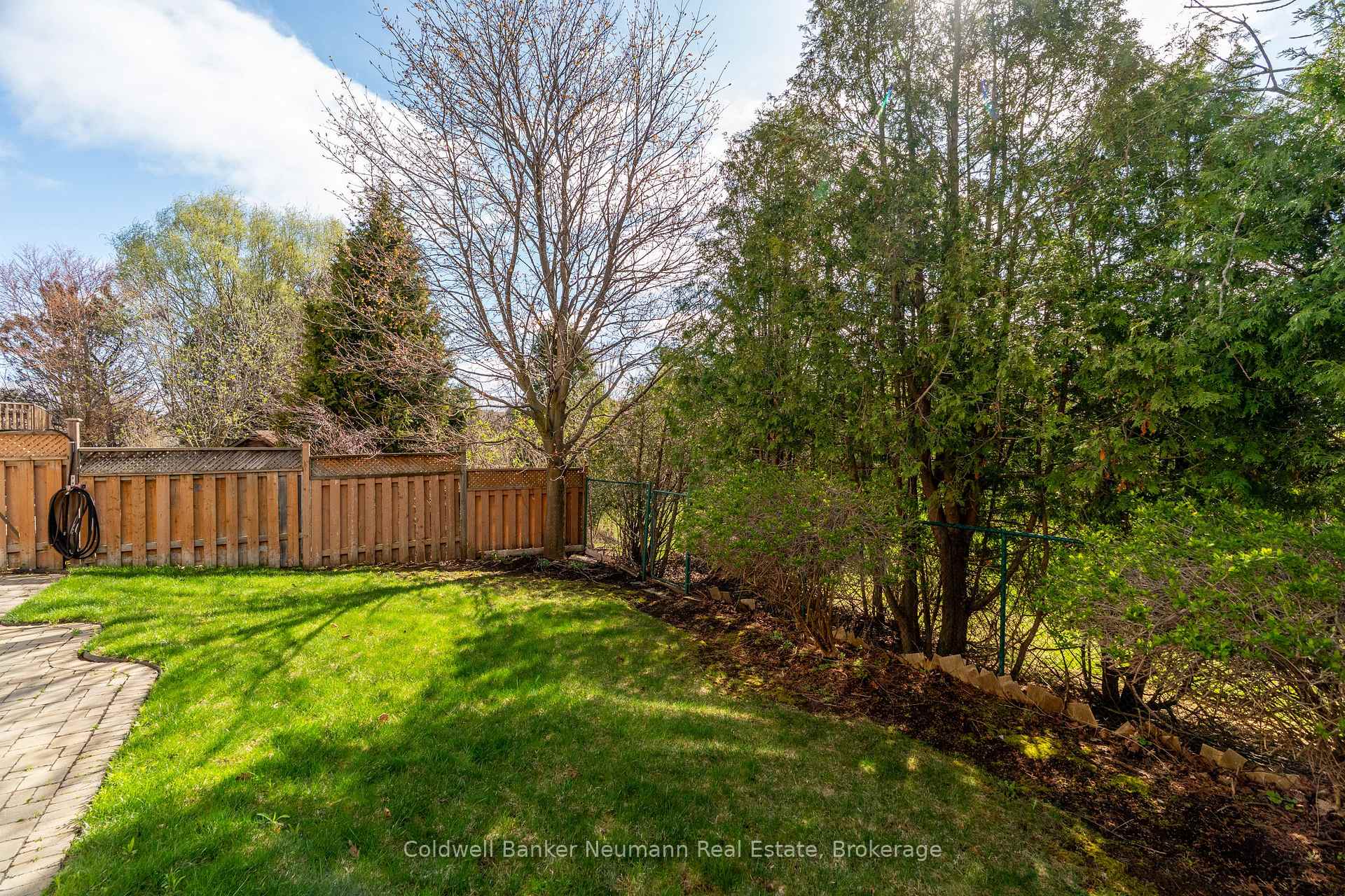 Photo 22 of 38 Carroll Crescent, Guelph, Clairfields/Hanlon Business Park — HOMEH