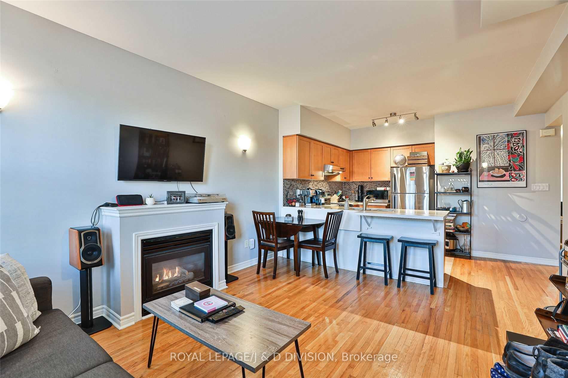 Photo 3 of 78B Coxwell Avenue, Toronto, Greenwood-Coxwell — HOMEH