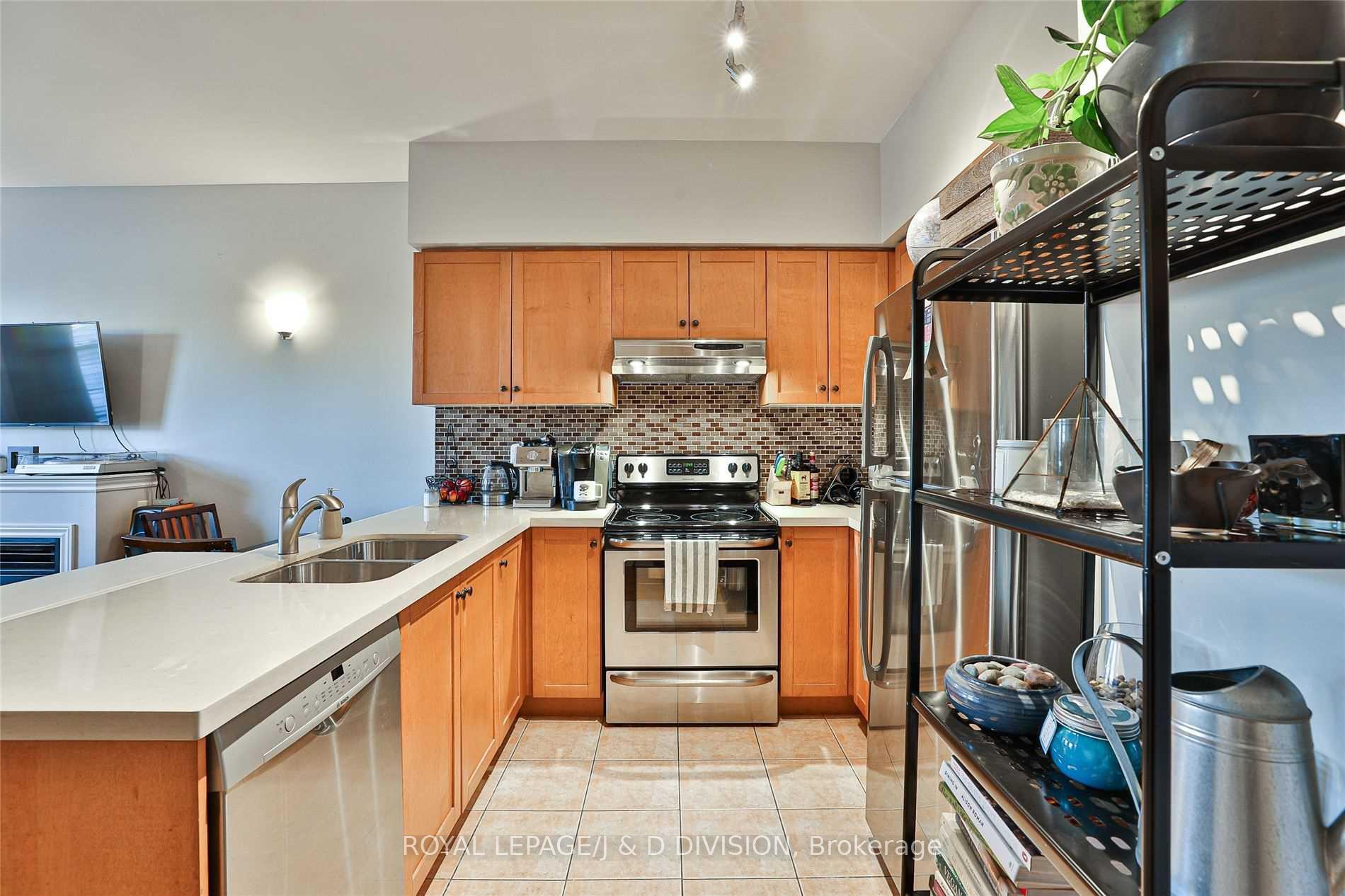 Photo 8 of 78B Coxwell Avenue, Toronto, Greenwood-Coxwell — HOMEH