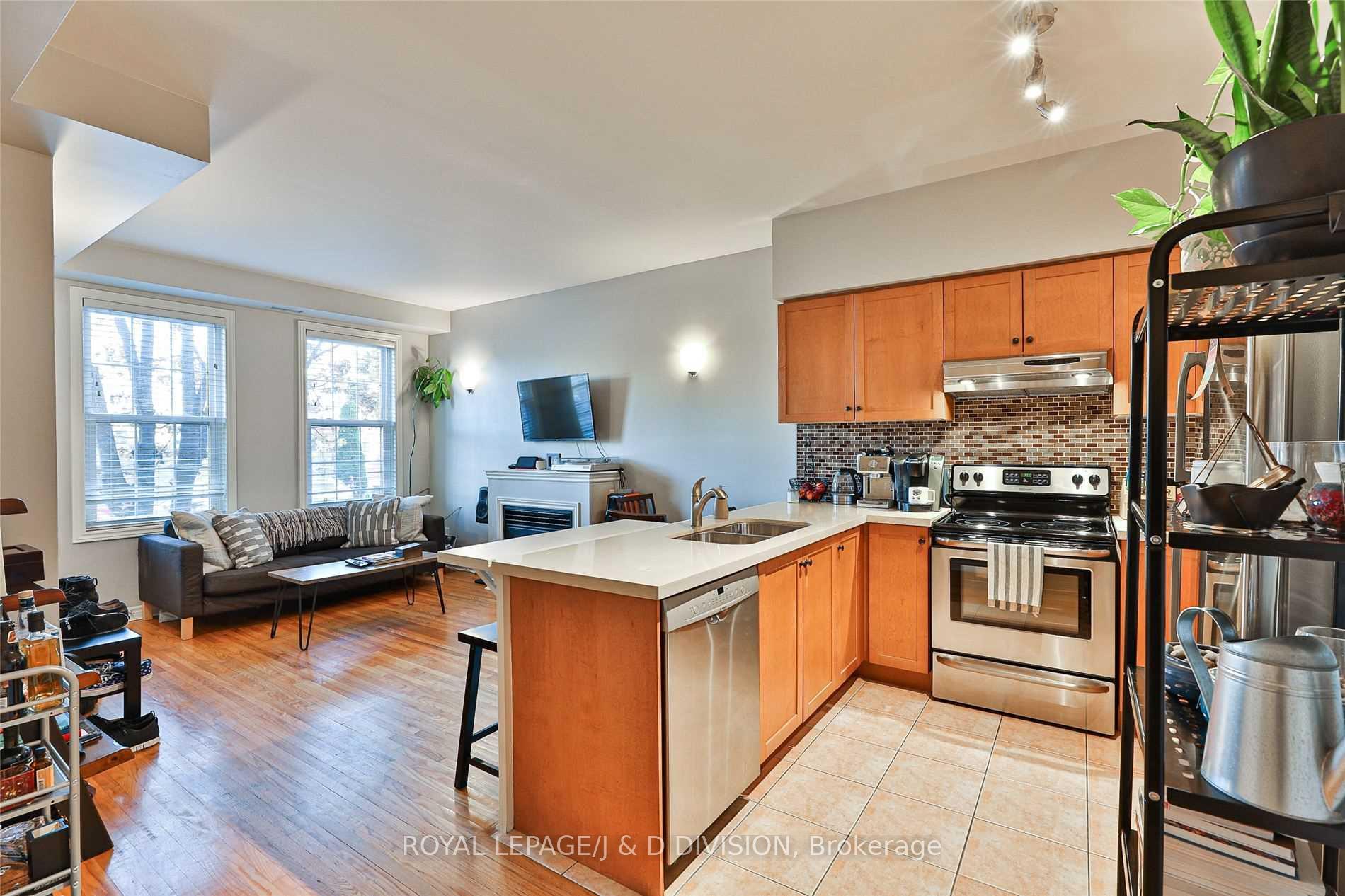 Photo 4 of 78B Coxwell Avenue, Toronto, Greenwood-Coxwell — HOMEH
