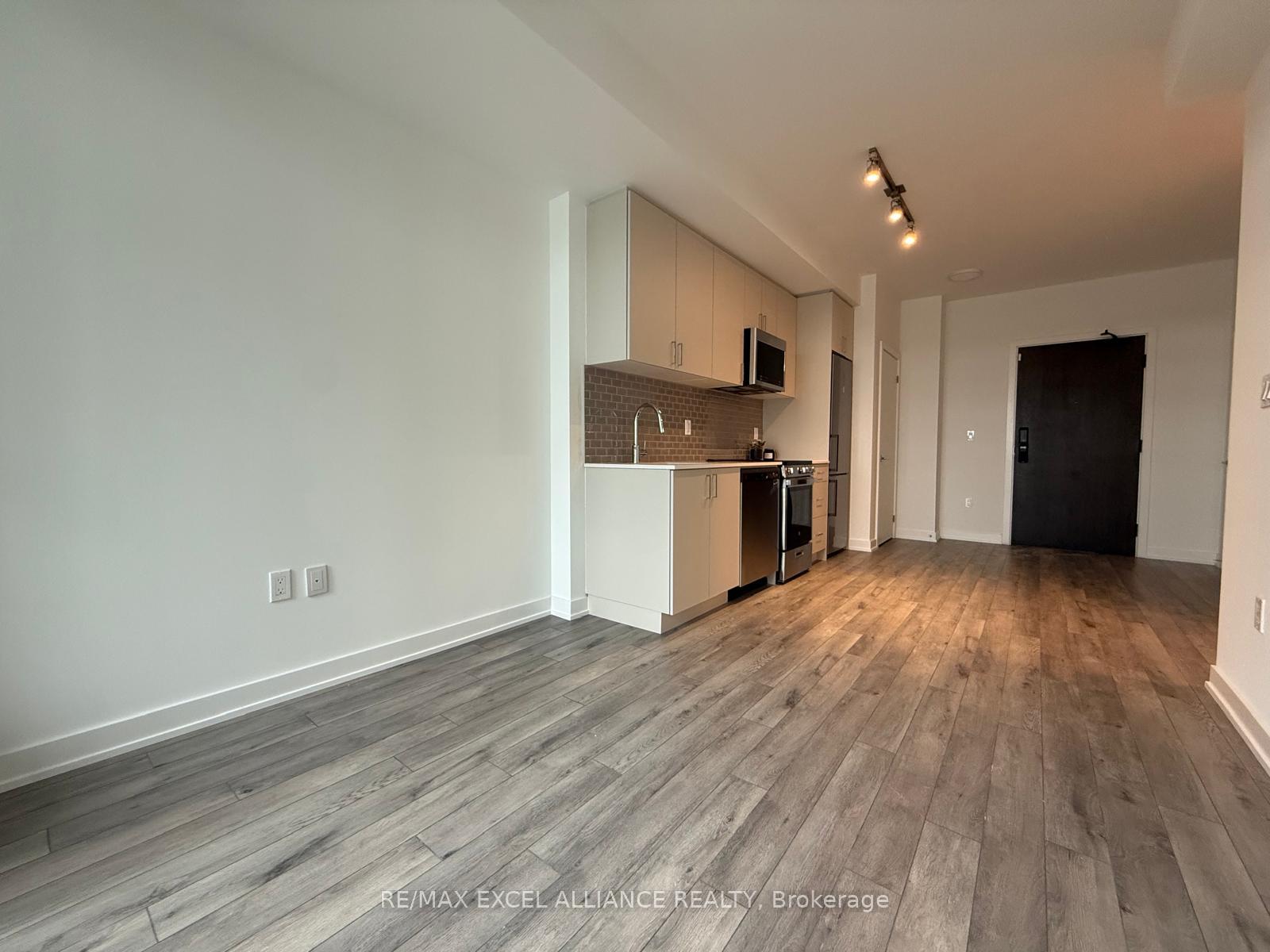 Photo 4 of Unit 801, 1005 Dundas Street E, Oakville, Joshua Meadows — HOMEH