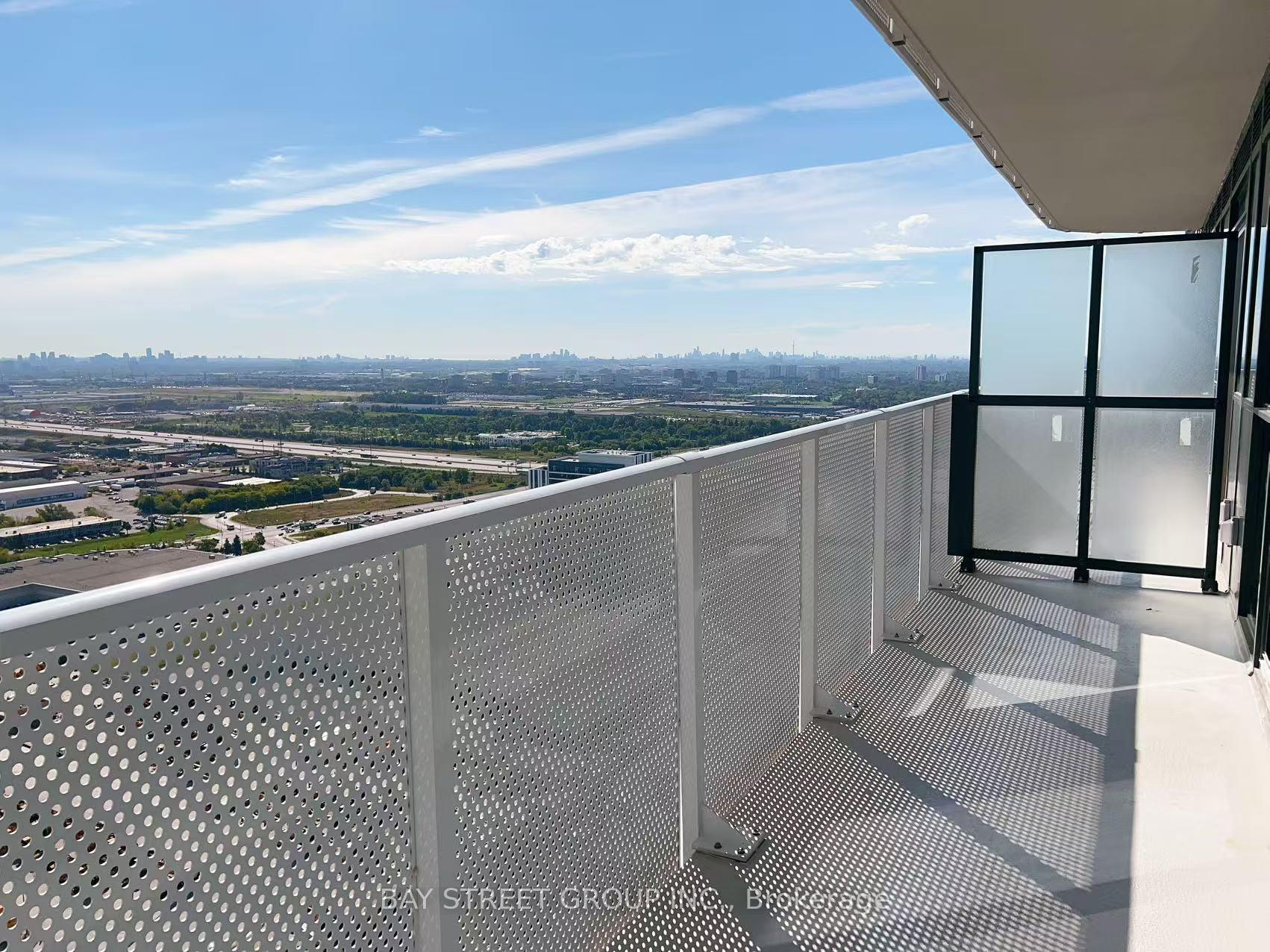Photo 6 of Unit 4208, 28 Interchange Way, Vaughan, Vaughan Corporate Centre — HOMEH