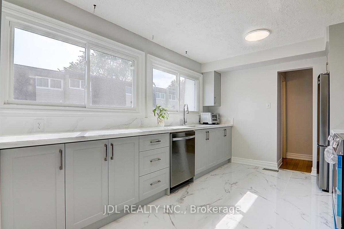 Photo 10 of Unit 65, 653 Village Parkway, Markham, Unionville — HOMEH
