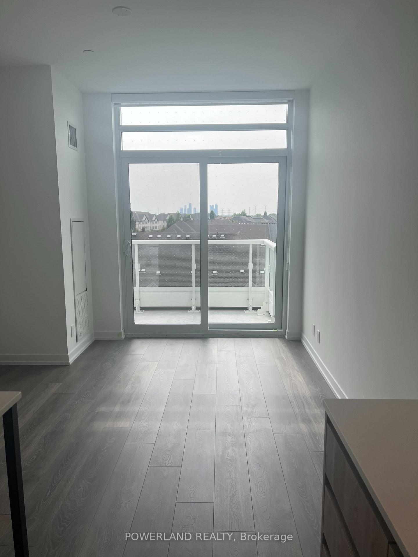 Photo 6 of Unit 525, 8 Beverley Glen Boulevard, Vaughan, Beverley Glen — HOMEH