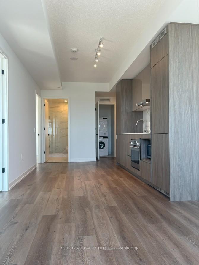 Photo 4 of Unit 2912, 28 Interchange Way, Vaughan, Vaughan Corporate Centre — HOMEH