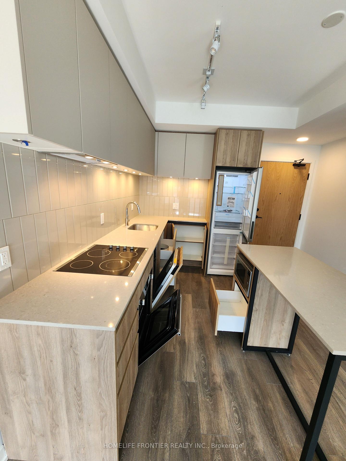 Photo 3 of Unit 429, 7950 Bathurst Street, Vaughan, Beverley Glen — HOMEH
