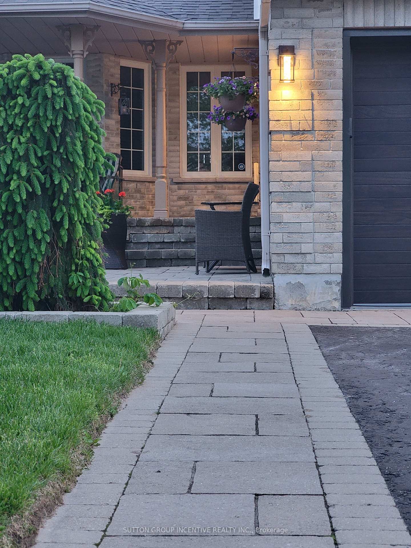 Photo 2 of 92 Sundew Drive, Barrie, Holly — HOMEH