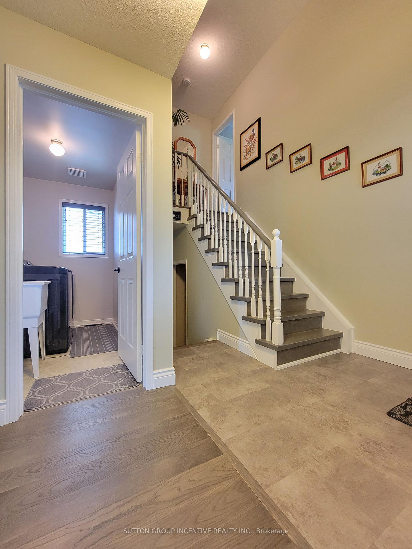 Photo 18 of 92 Sundew Drive, Barrie, Holly — HOMEH