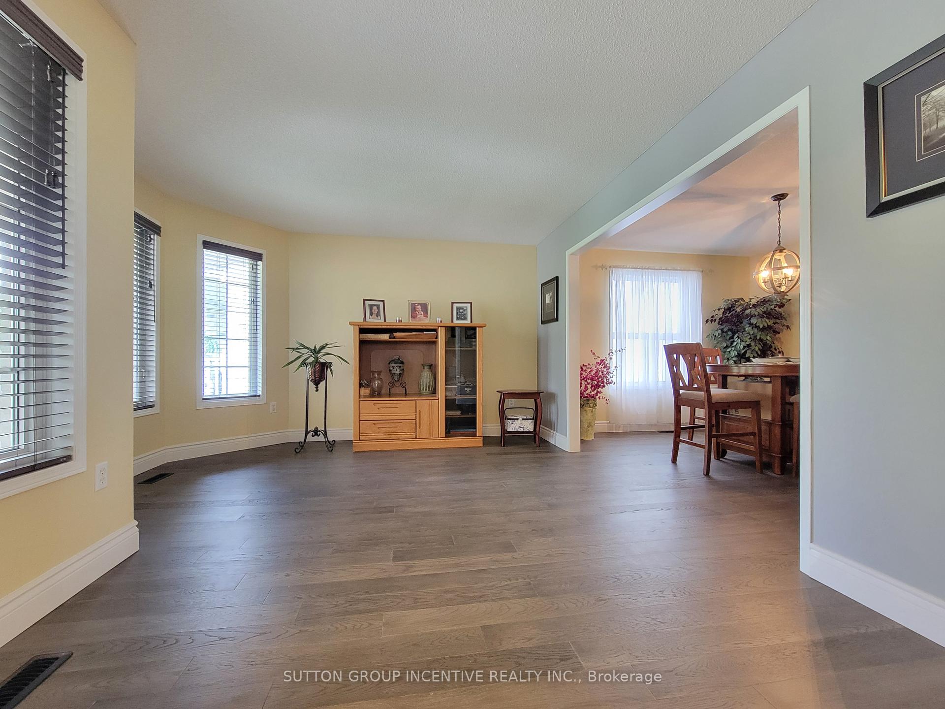 Photo 20 of 92 Sundew Drive, Barrie, Holly — HOMEH