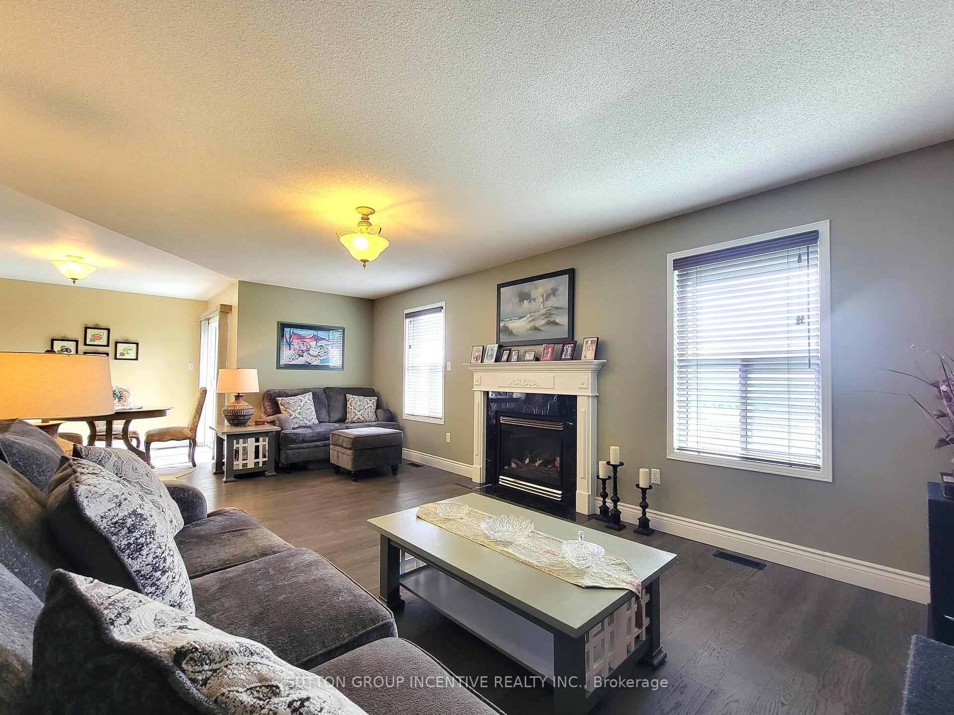 Photo 25 of 92 Sundew Drive, Barrie, Holly — HOMEH