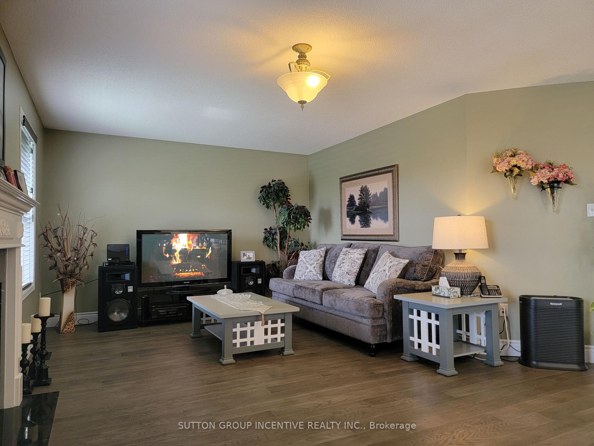 Photo 26 of 92 Sundew Drive, Barrie, Holly — HOMEH