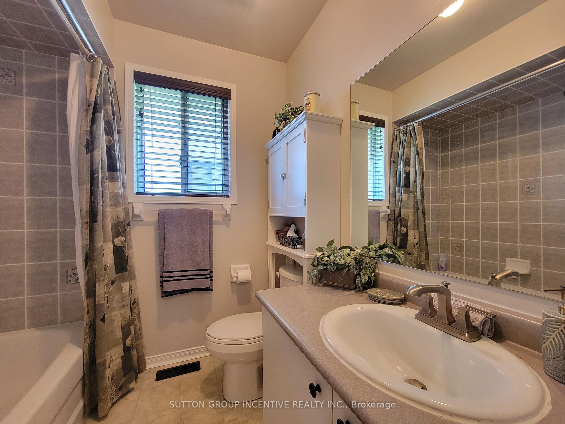 Photo 32 of 92 Sundew Drive, Barrie, Holly — HOMEH