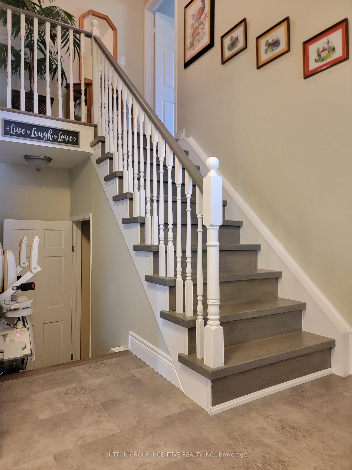 Photo 33 of 92 Sundew Drive, Barrie, Holly — HOMEH