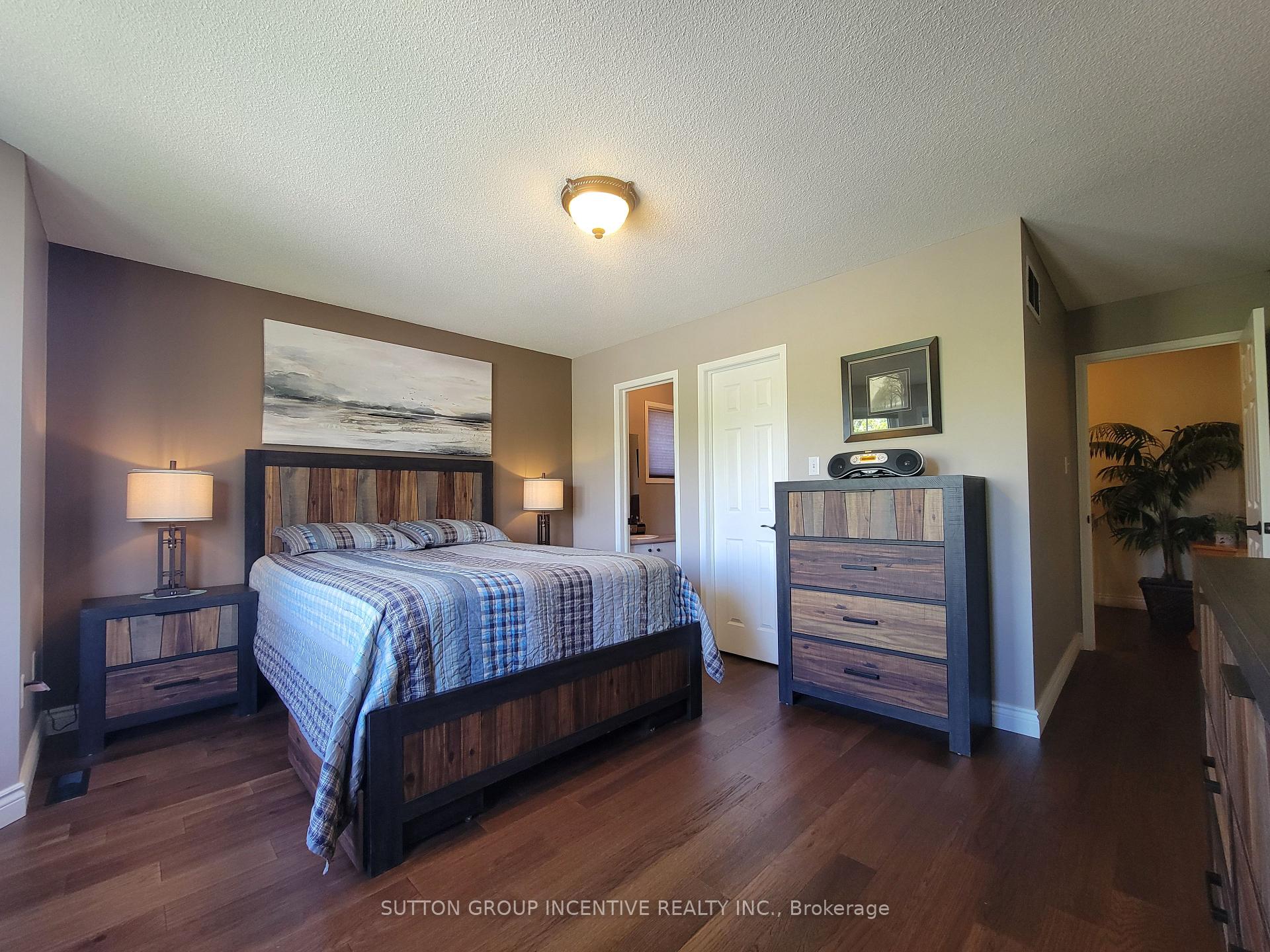 Photo 34 of 92 Sundew Drive, Barrie, Holly — HOMEH