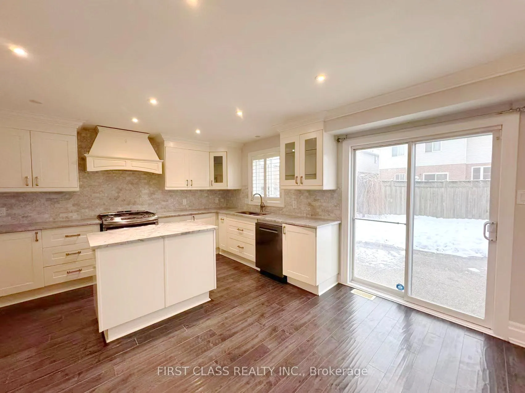 Photo 10 of 56 Moorland Crescent, Hamilton, Meadowlands — HOMEH