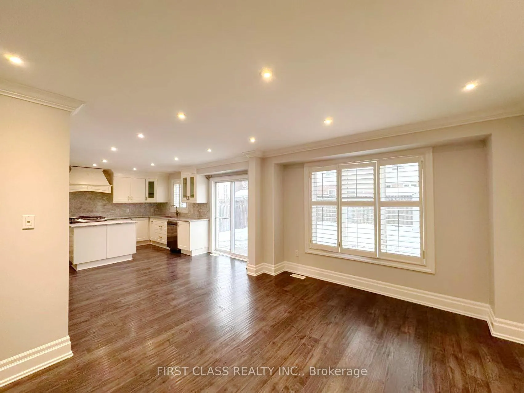 Photo 11 of 56 Moorland Crescent, Hamilton, Meadowlands — HOMEH