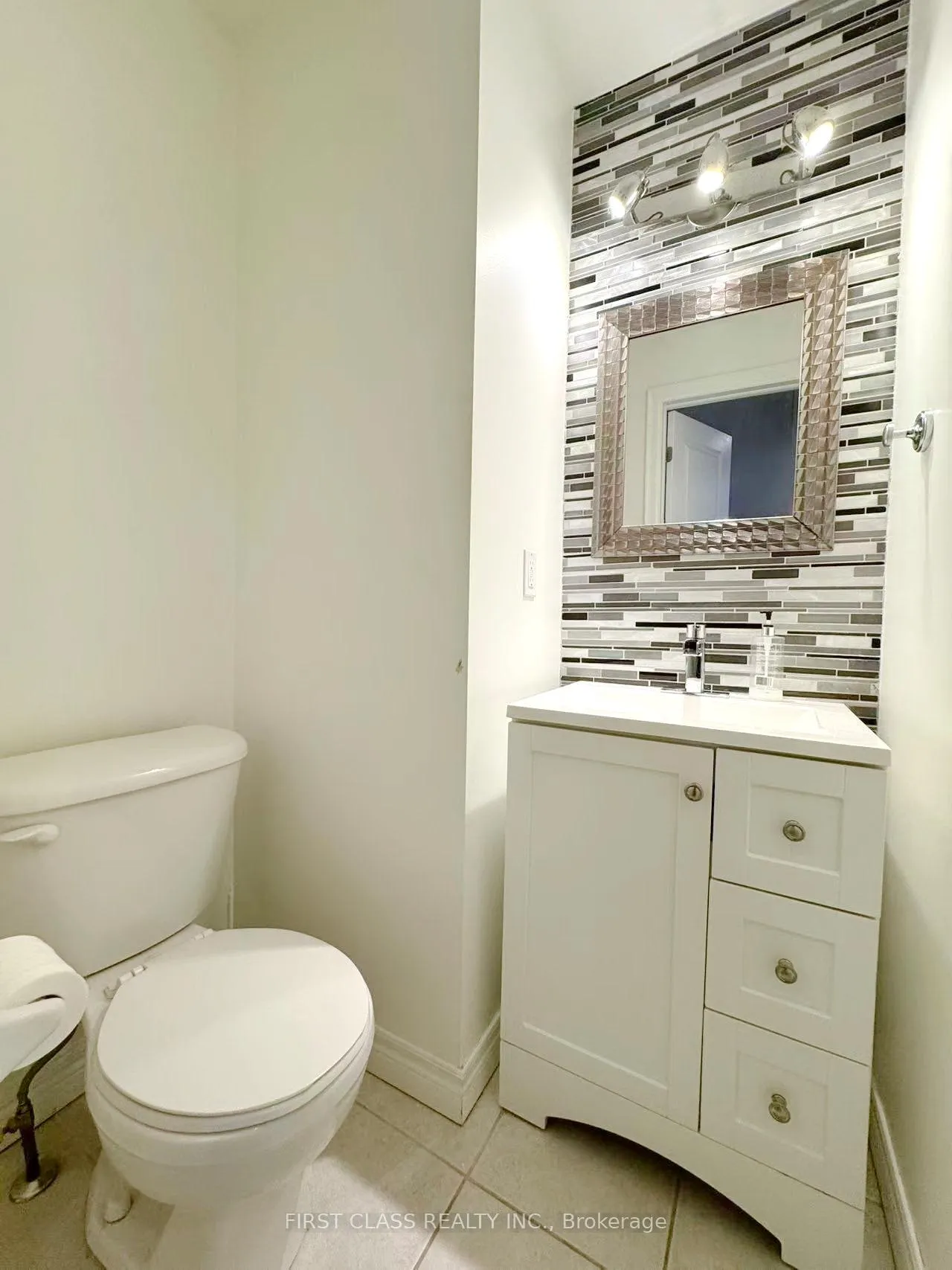 Photo 17 of 56 Moorland Crescent, Hamilton, Meadowlands — HOMEH