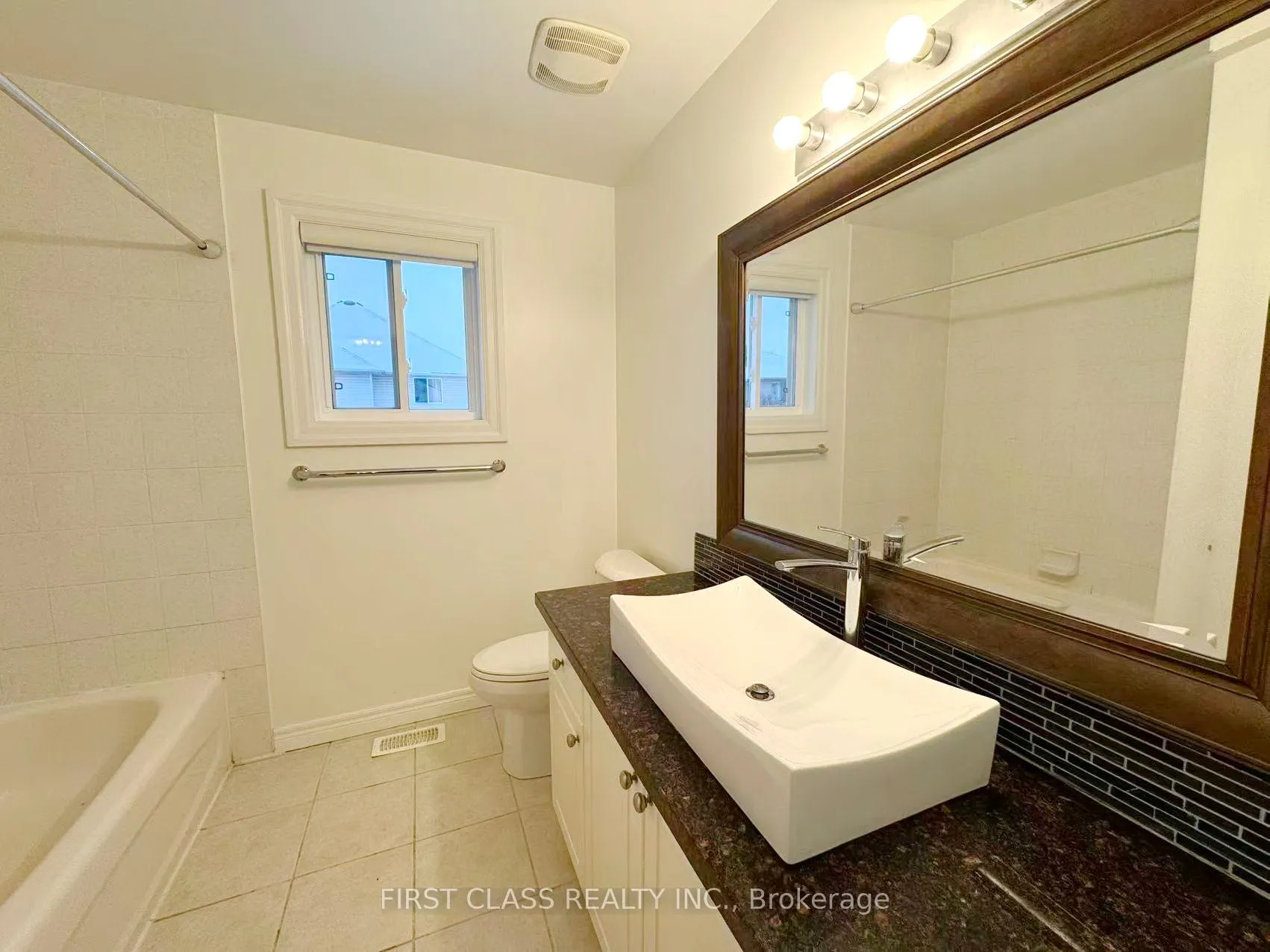 Photo 19 of 56 Moorland Crescent, Hamilton, Meadowlands — HOMEH