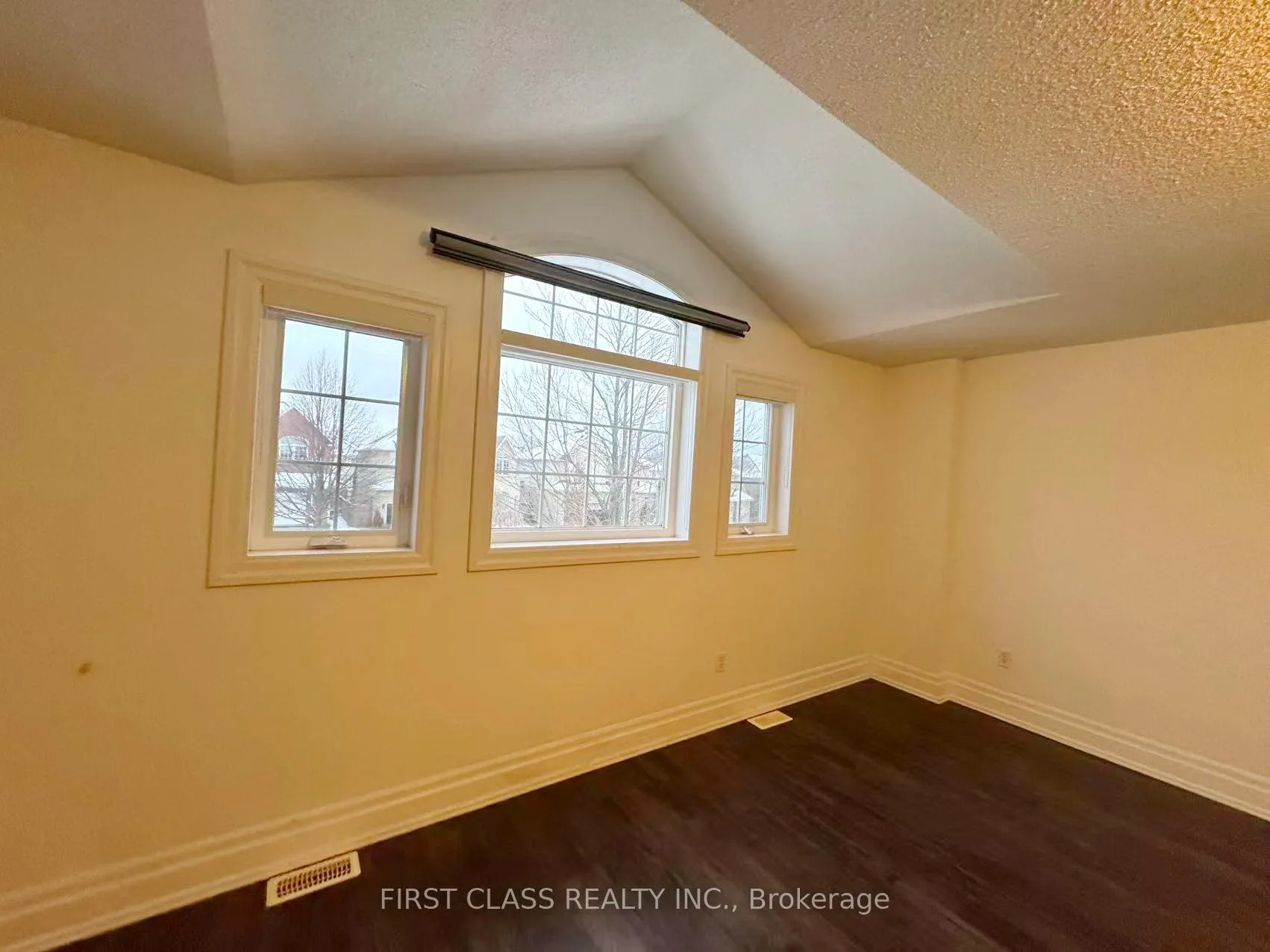 Photo 32 of 56 Moorland Crescent, Hamilton, Meadowlands — HOMEH