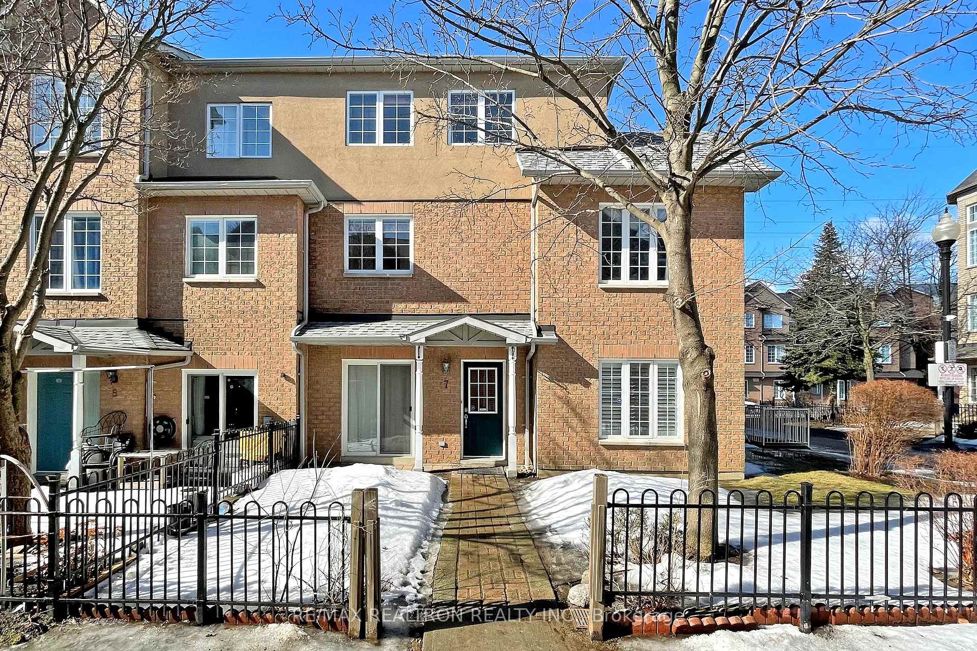 Photo 1 of Unit 7, 2 Cox Boulevard, Markham, Unionville — HOMEH