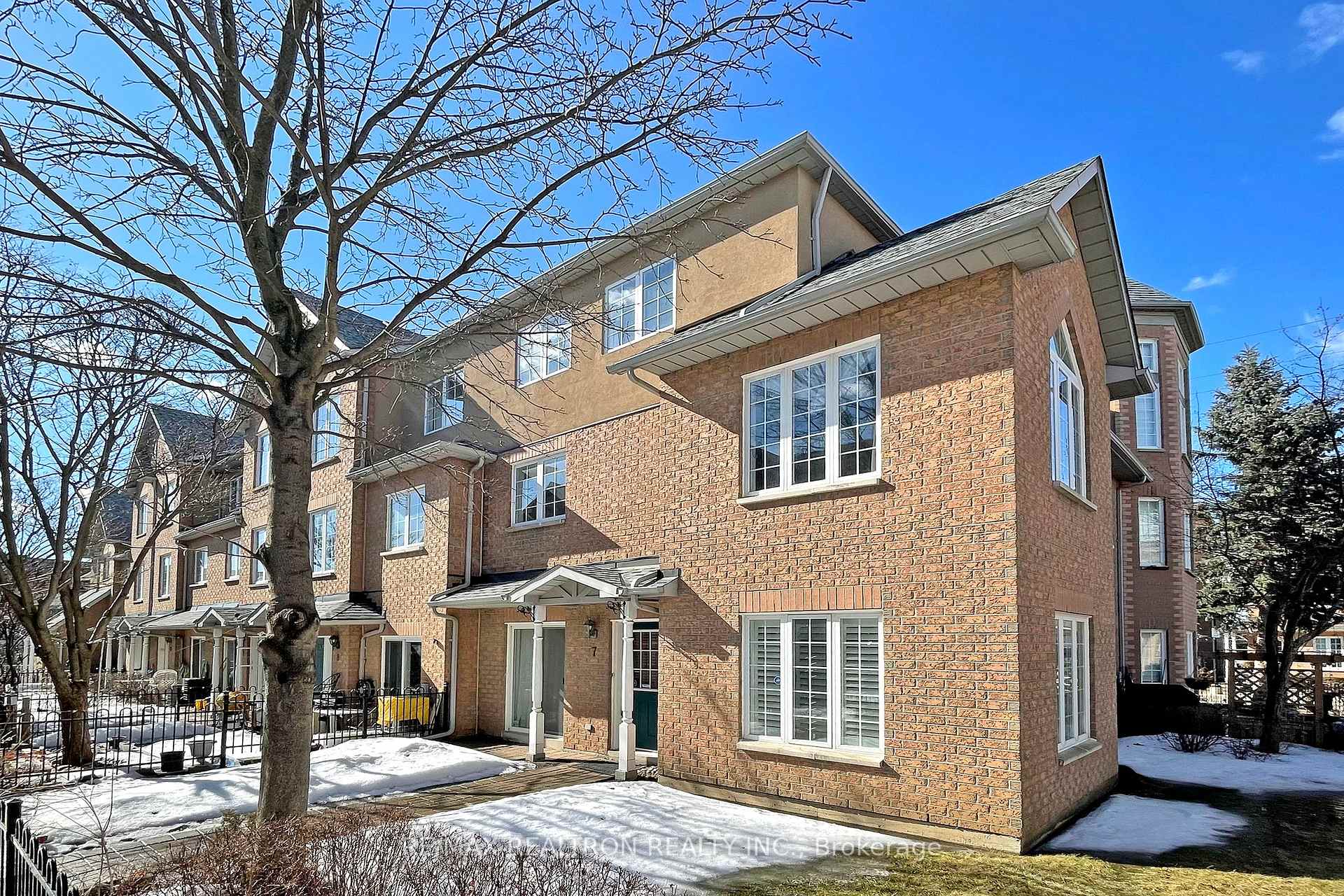 Photo 7 of Unit 7, 2 Cox Boulevard, Markham, Unionville — HOMEH